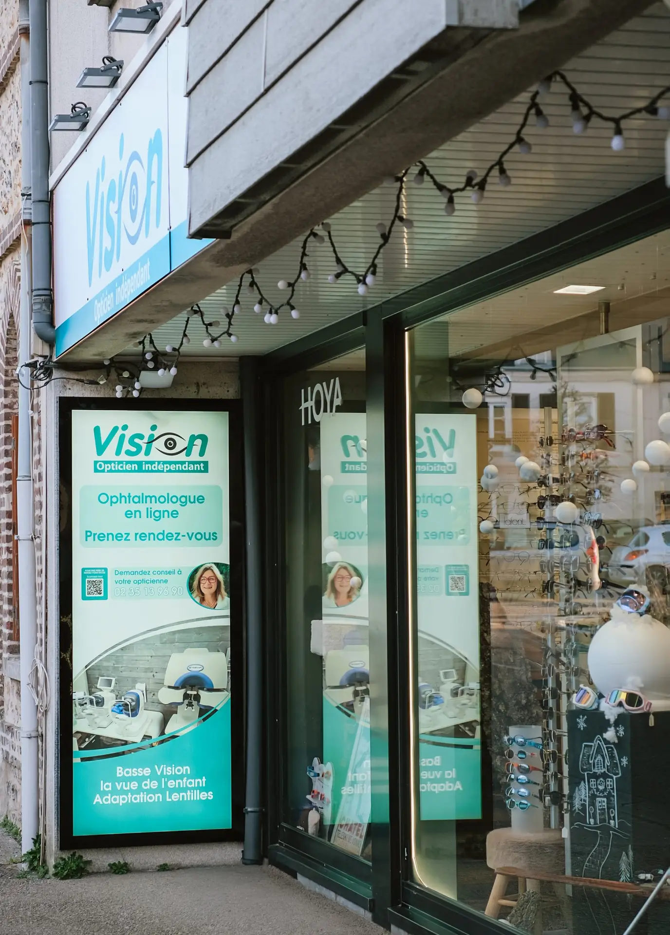 Réglage de lunettes gratuit, remplacement des patins et ajustement de monture : découvrez pourquoi le service après-vente de votre opticien est essentiel pour votre confort.