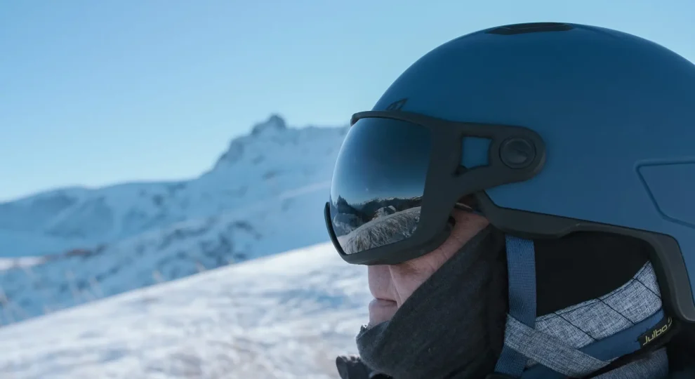Sports d’hiver, UV, neige : protégez vos yeux à la montagne grâce à des lunettes et équipements adaptés chez Vision Gonneville, opticien près d’Étretat.