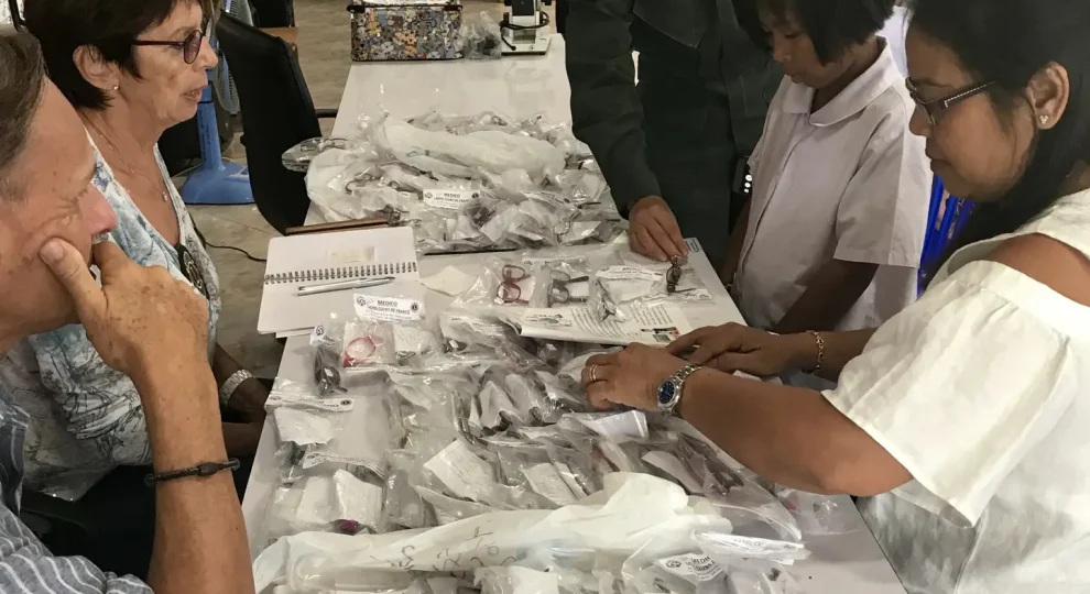 Donnez une seconde vie à vos lunettes : un geste écologique et solidaire. Découvrez comment elles sont recyclées et redistribuées dans le monde.
